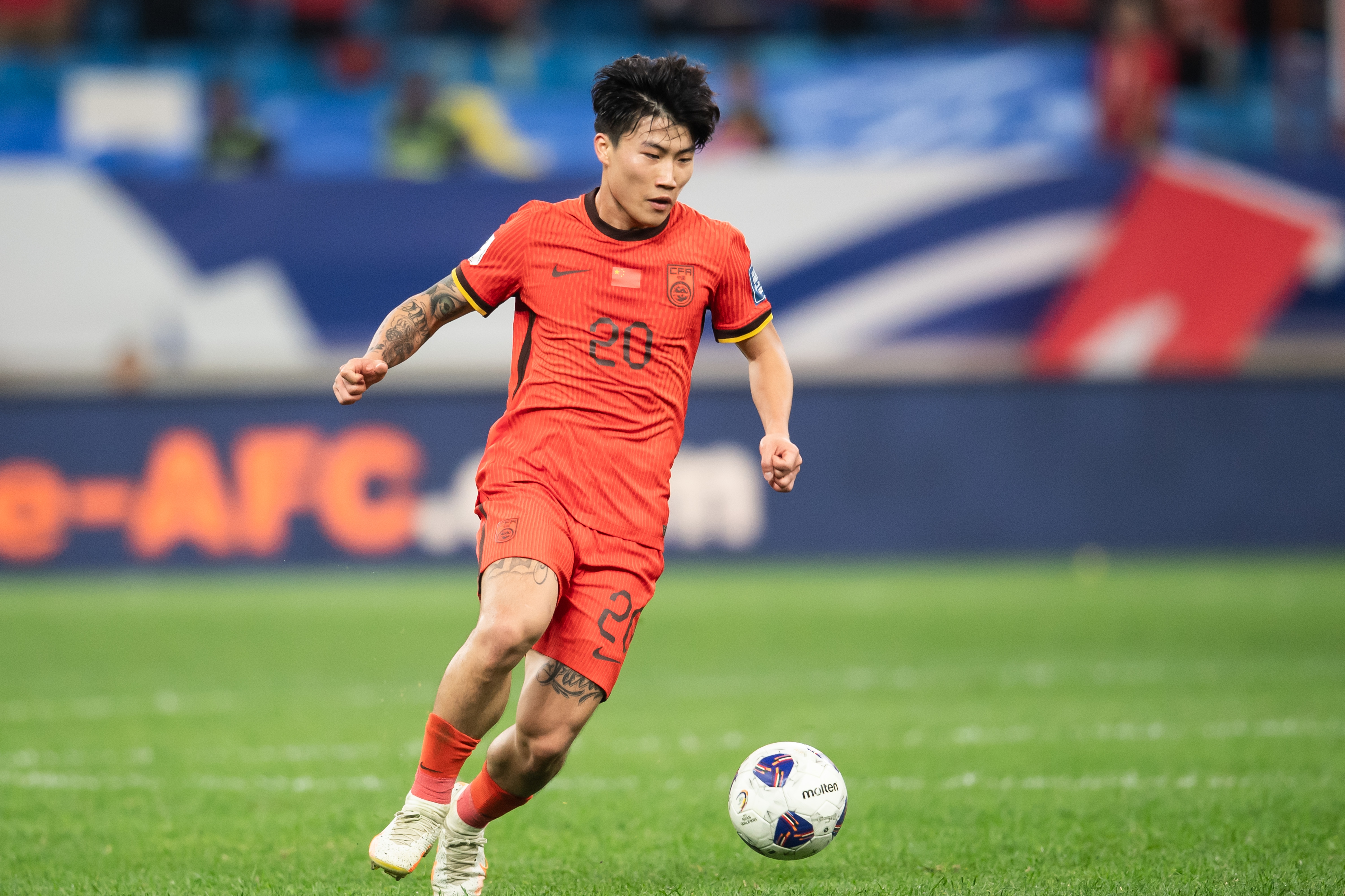 官方入口-鲁媒：国足新老交替全面铺开，刘洋、黄政宇、谢文能有望竞争首发