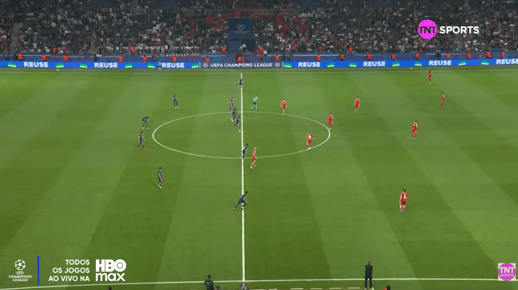 麦考伊斯特：世界最佳球队巴黎开球竟出底线，完全不敢相信